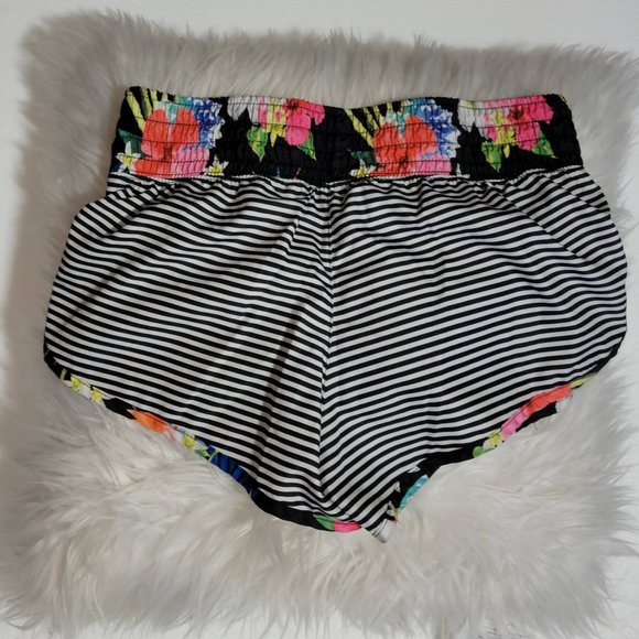 Super Cute Juniors' SO® Favorite Black Striped Floral Beach Shorts Size Small - Picture 2 of 11